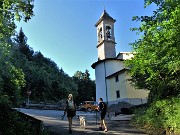 09 Parcheggio auto e partenza dalla Forcella del Suchello al Santuario Madonna della neve (900 m)